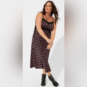 TORRID TEA LENGTH LACE TRIM CAMI SLIP DRESS - BLACK FLORAL, SIZE 1X (14-16)
